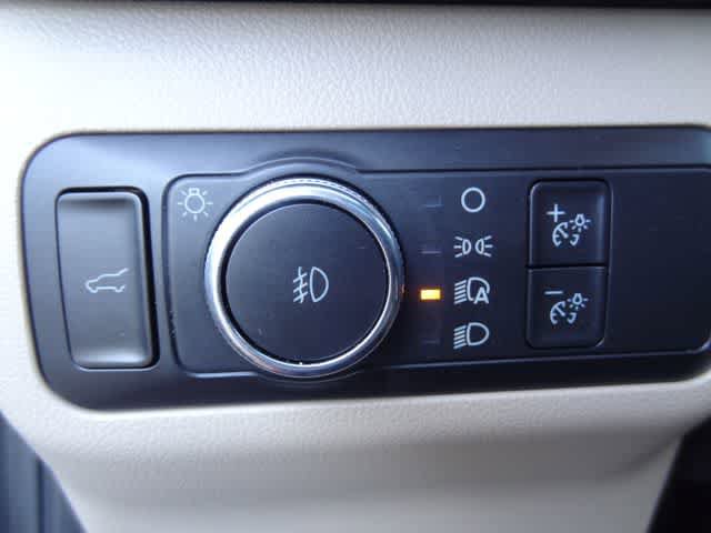Used 2022 Ford Escape SEL w/ Technology Package AWD/4WD image 16