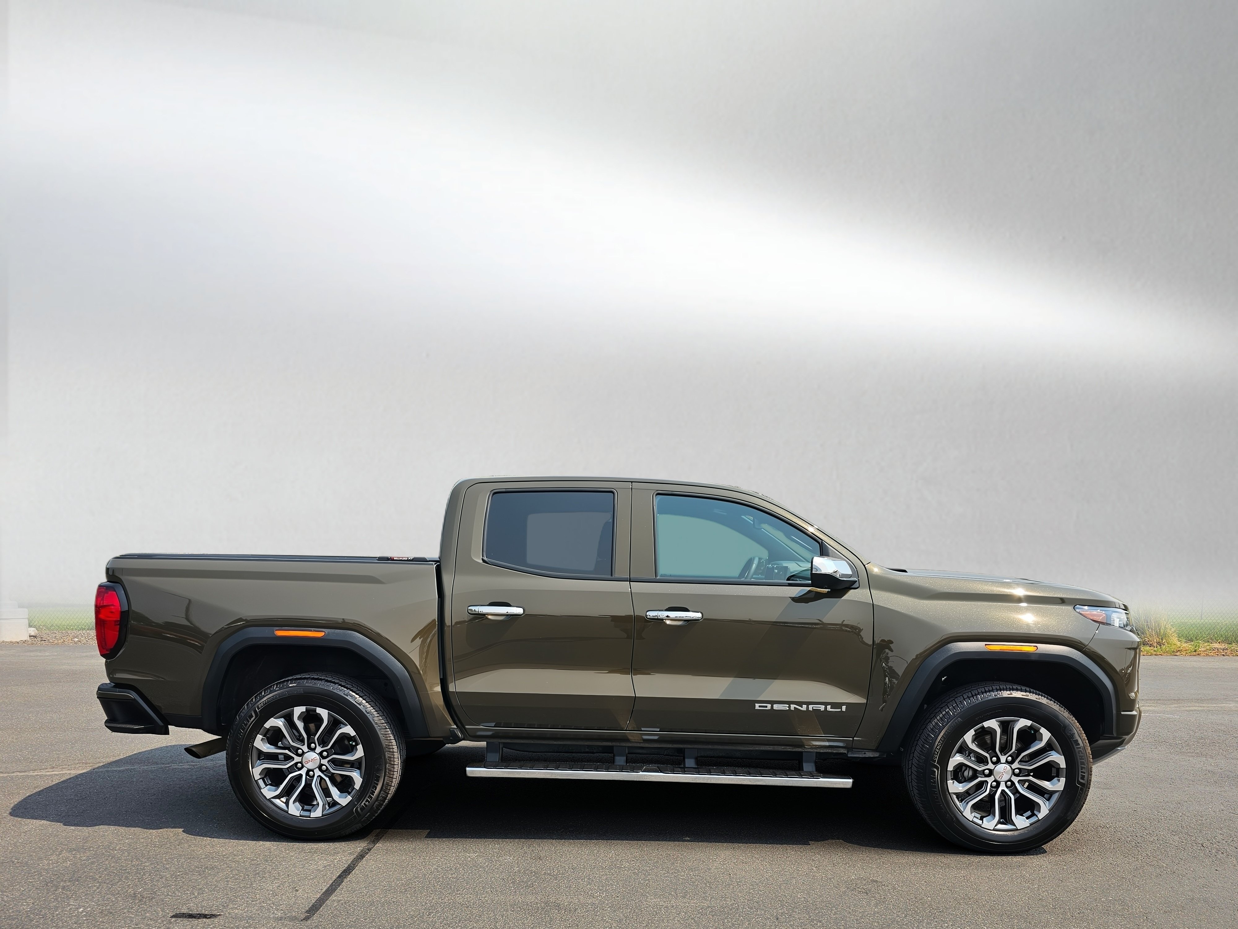 Used 2023 GMC Canyon Denali AWD/4WD image 6