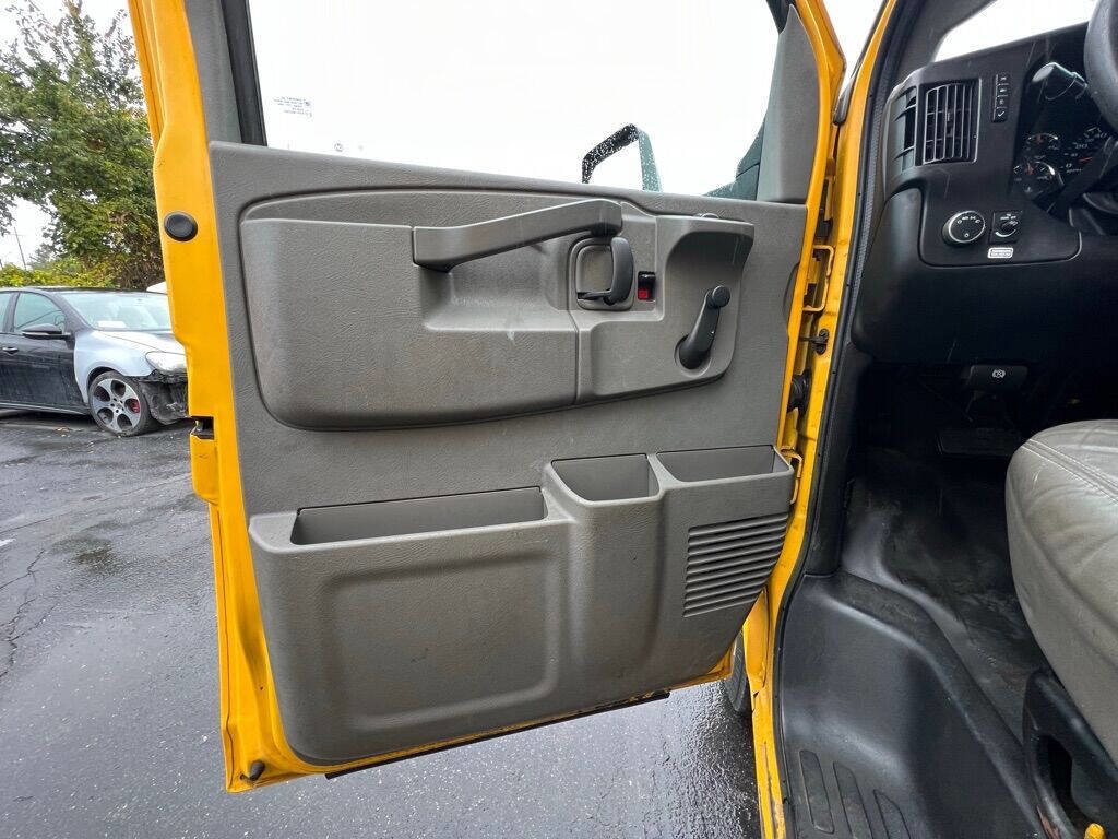Used 2016 GMC Savana 3500 Extended image 14