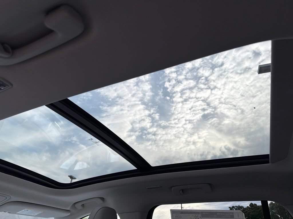 New 2026 Lincoln Aviator AWD image 36