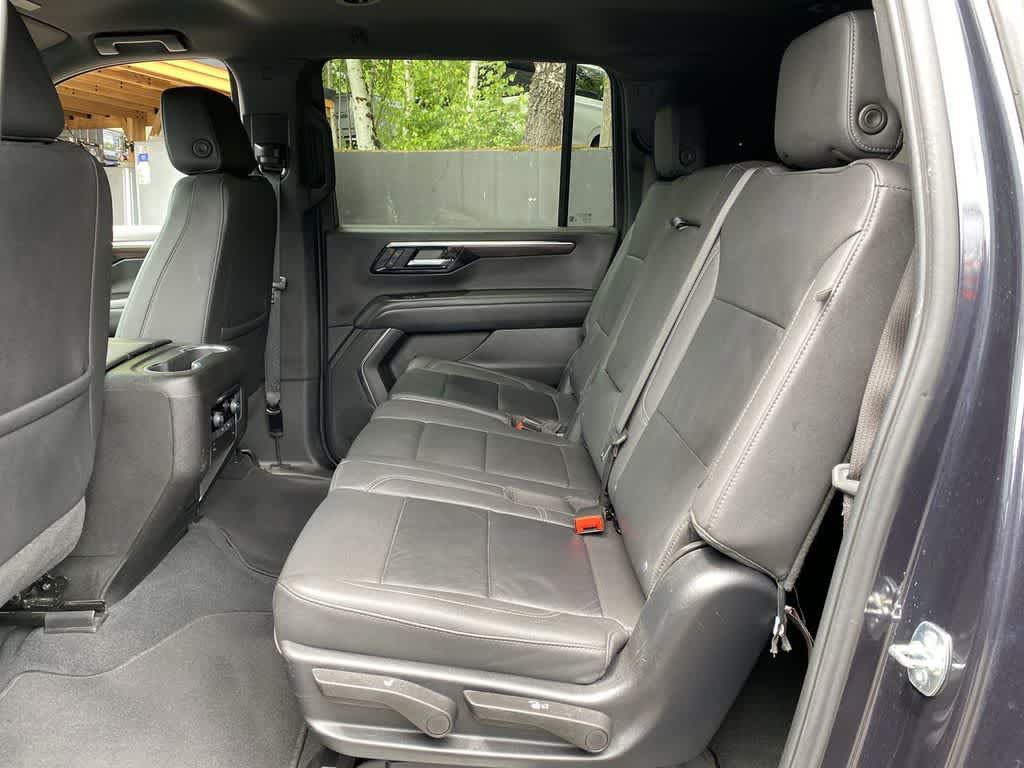 Used 2025 Chevrolet Suburban Z71 AWD/4WD image 17