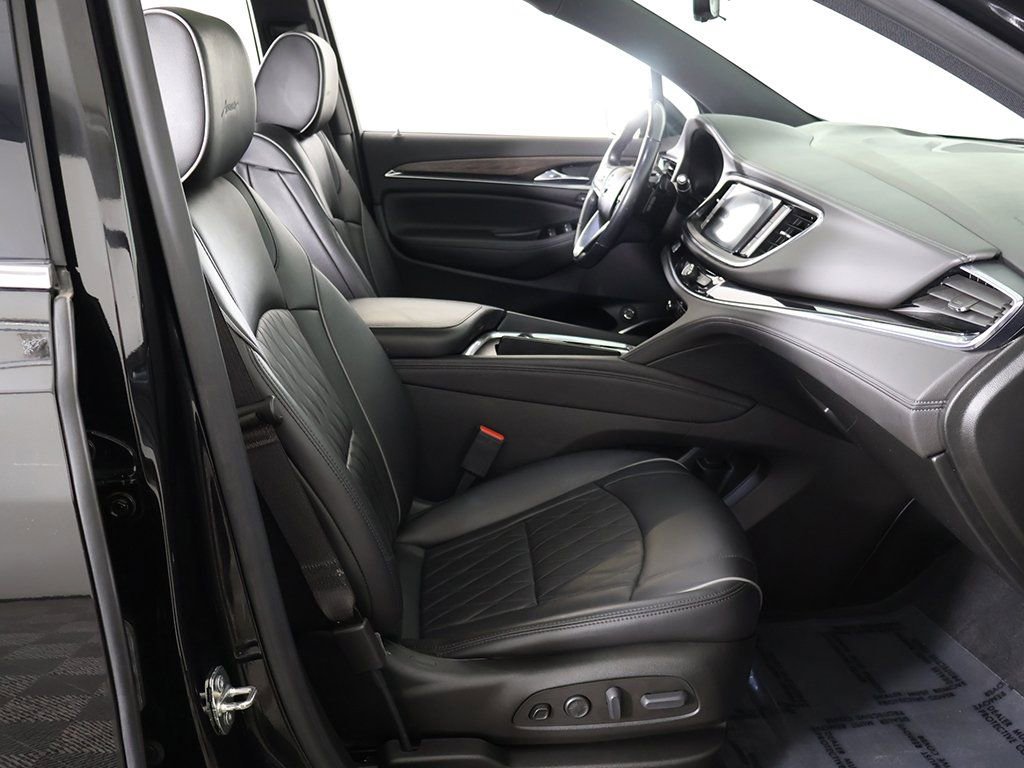 Used 2022 Buick Enclave Avenir w/ Avenir Technology Package image 37