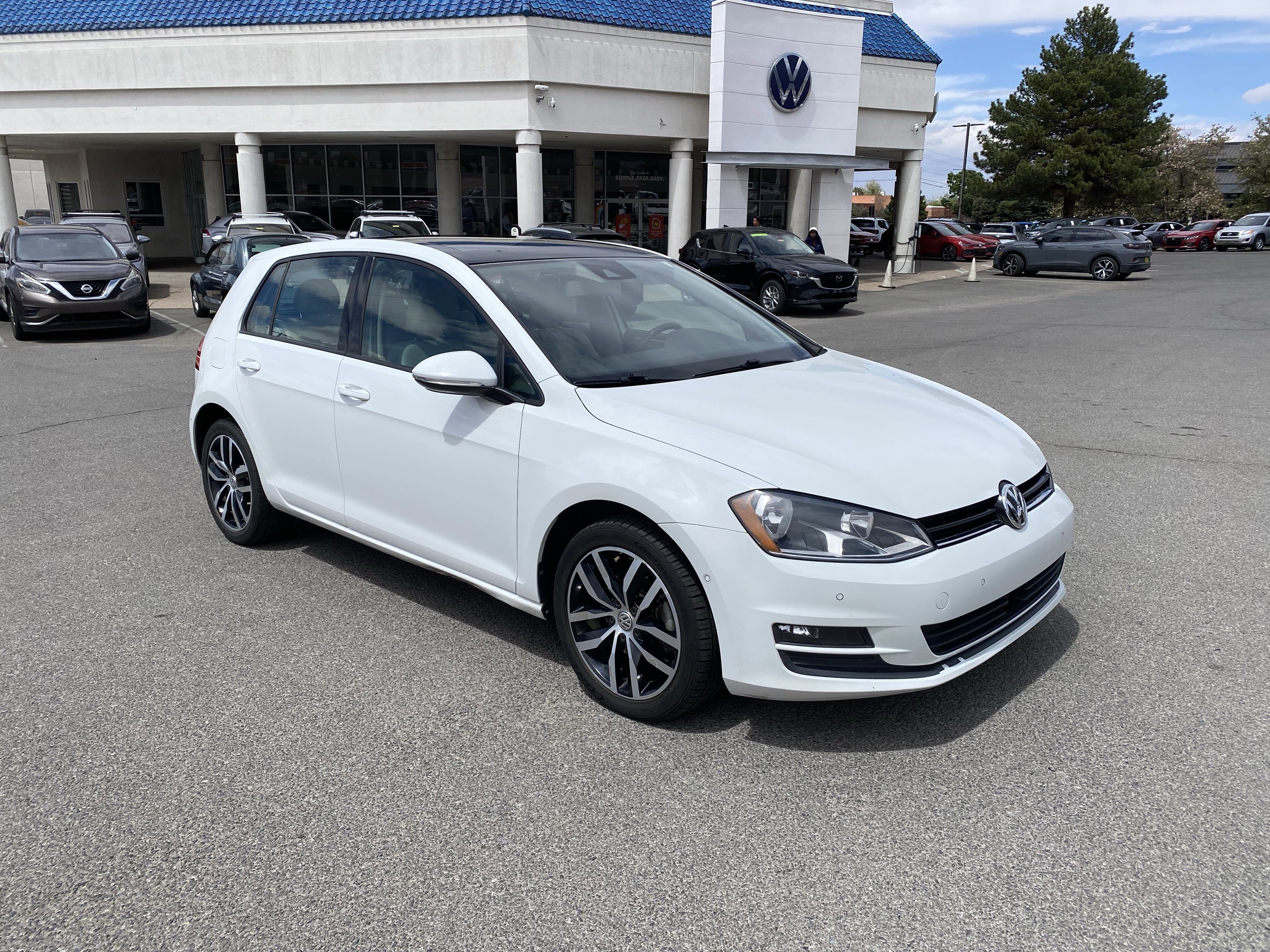 Used 2016 Volkswagen Golf SE FWD image 2
