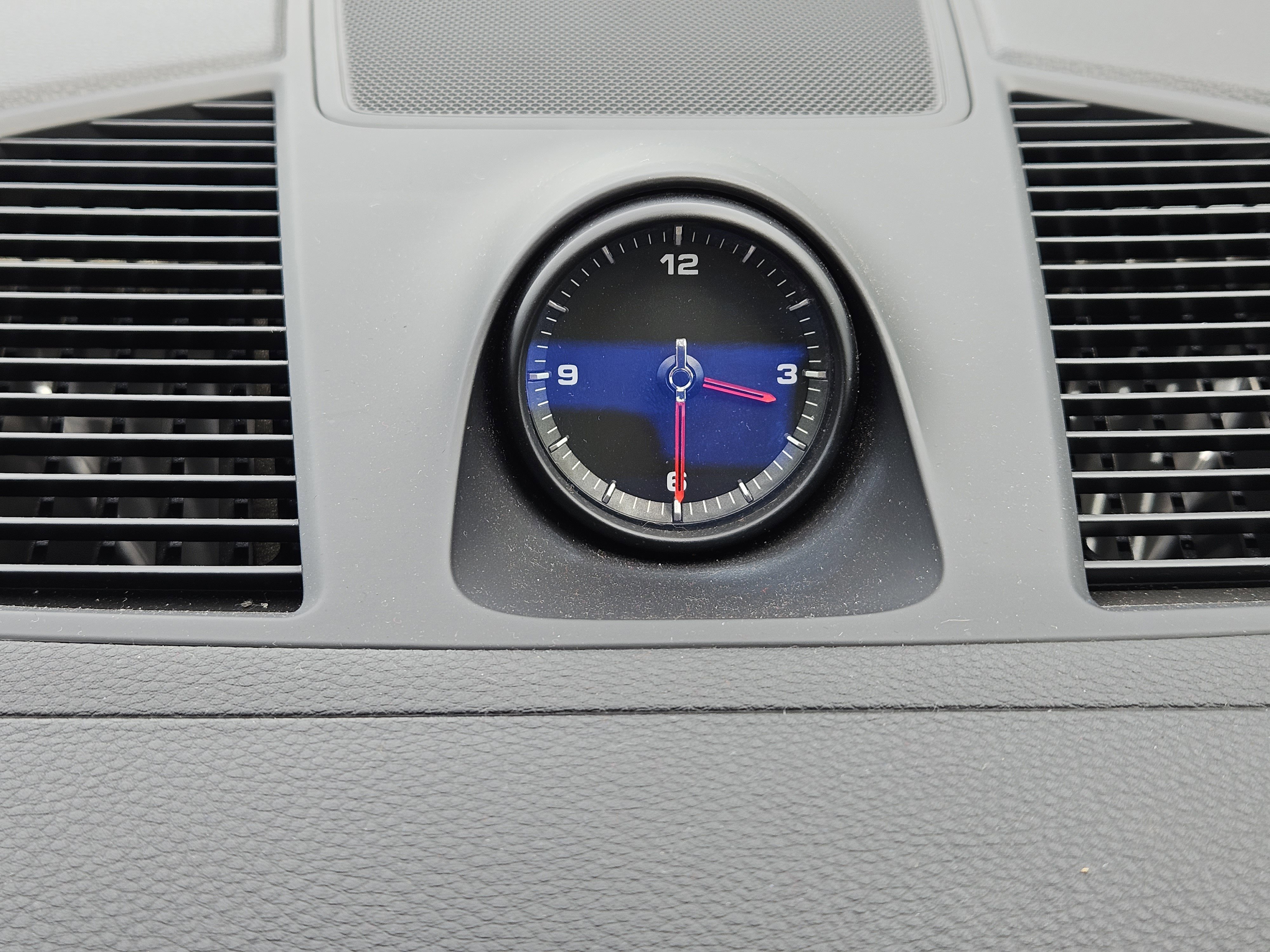 Used 2020 Porsche Cayenne image 25