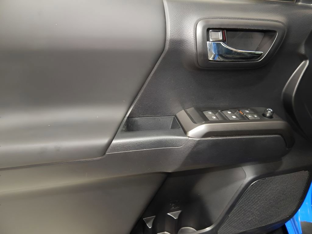 Used 2021 Toyota Tacoma TRD Sport AWD/4WD image 9