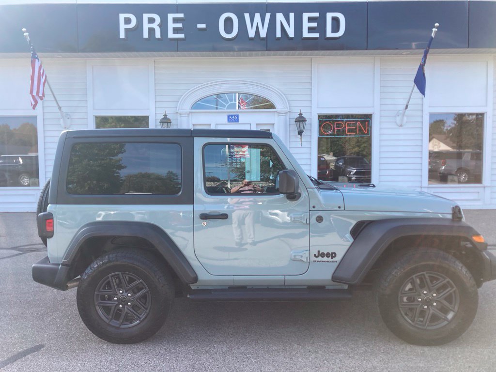 Used 2024 Jeep Wrangler Sport AWD/4WD image 4