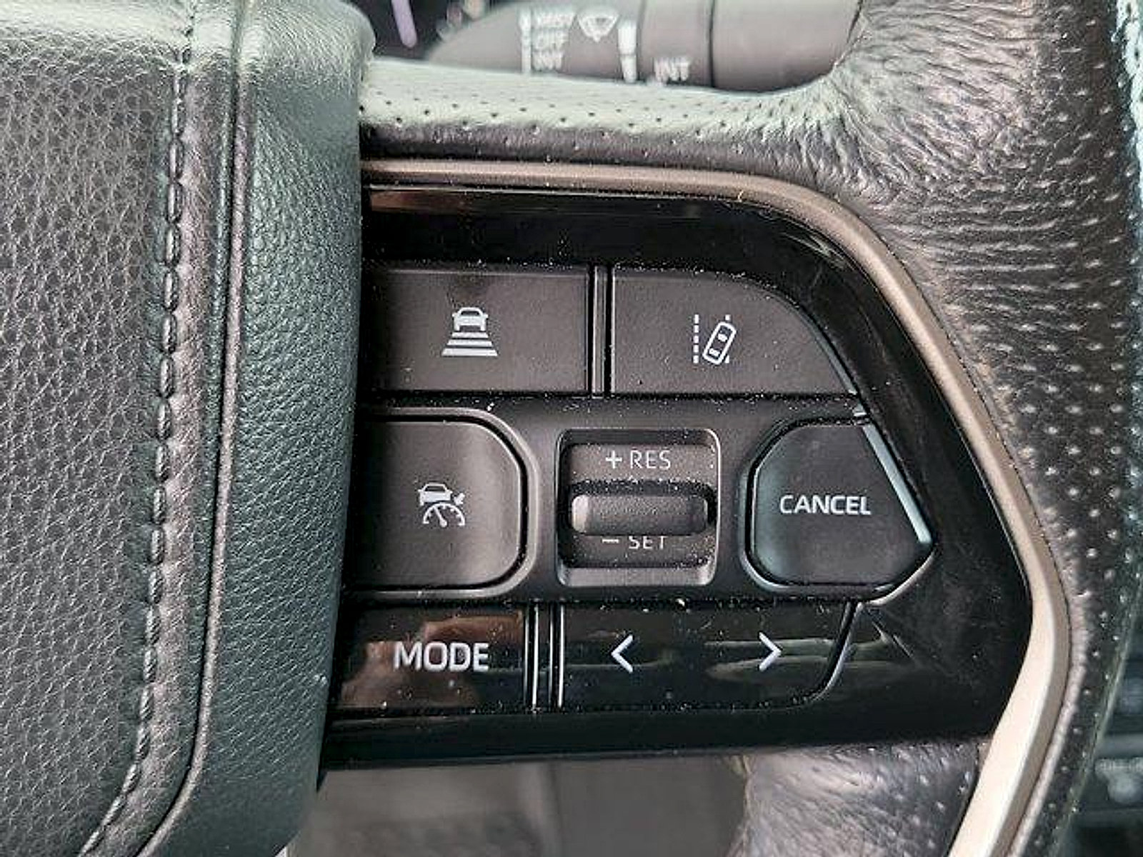 Used 2022 Toyota Tundra SR5 w/ SR5 Premium Package AWD/4WD image 32
