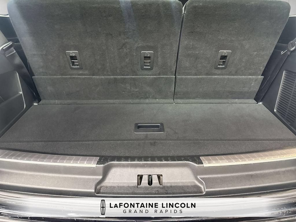 Certified 2020 Lincoln Navigator Reserve w/ Luxury Package AWD/4WD image 29
