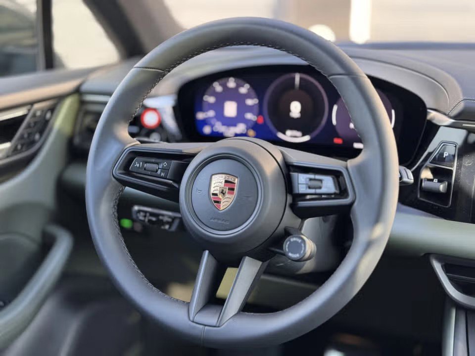 Certified 2025 Porsche Macan 4S Electric image 22