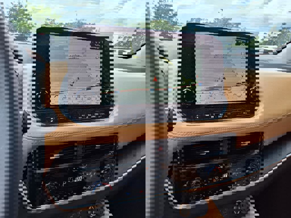 Used 2021 Nissan Rogue Platinum image 11