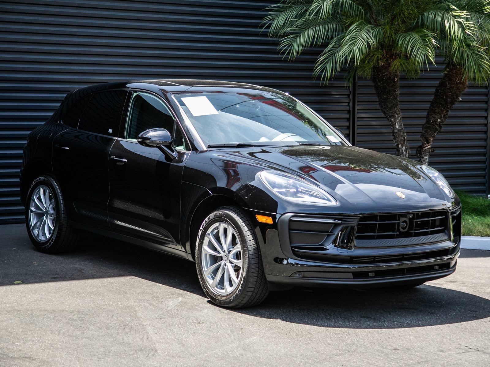 Certified 2026 Porsche Macan AWD/4WD image 6
