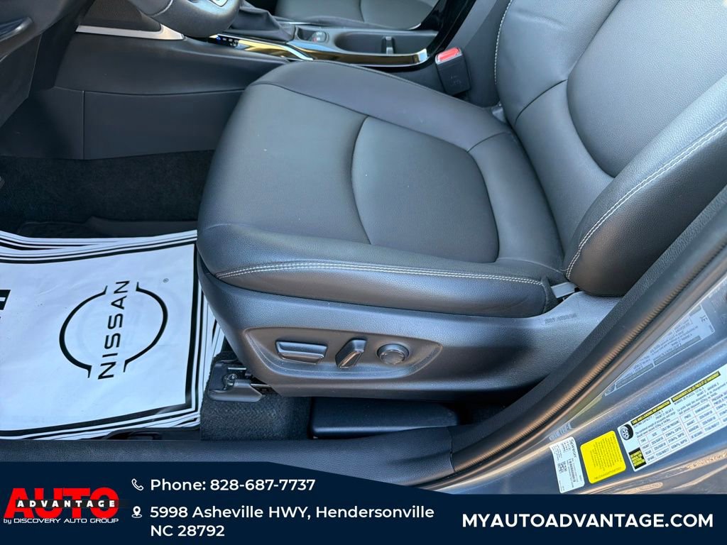 Used 2023 Toyota Corolla Cross XLE w/ Convenience Package image 12