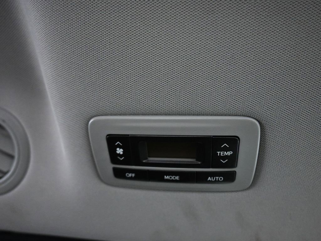 Used 2020 Toyota Sienna SE Premium image 48