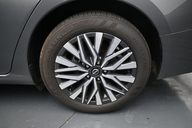 Used 2025 Nissan Altima 2.5 SV FWD image 10