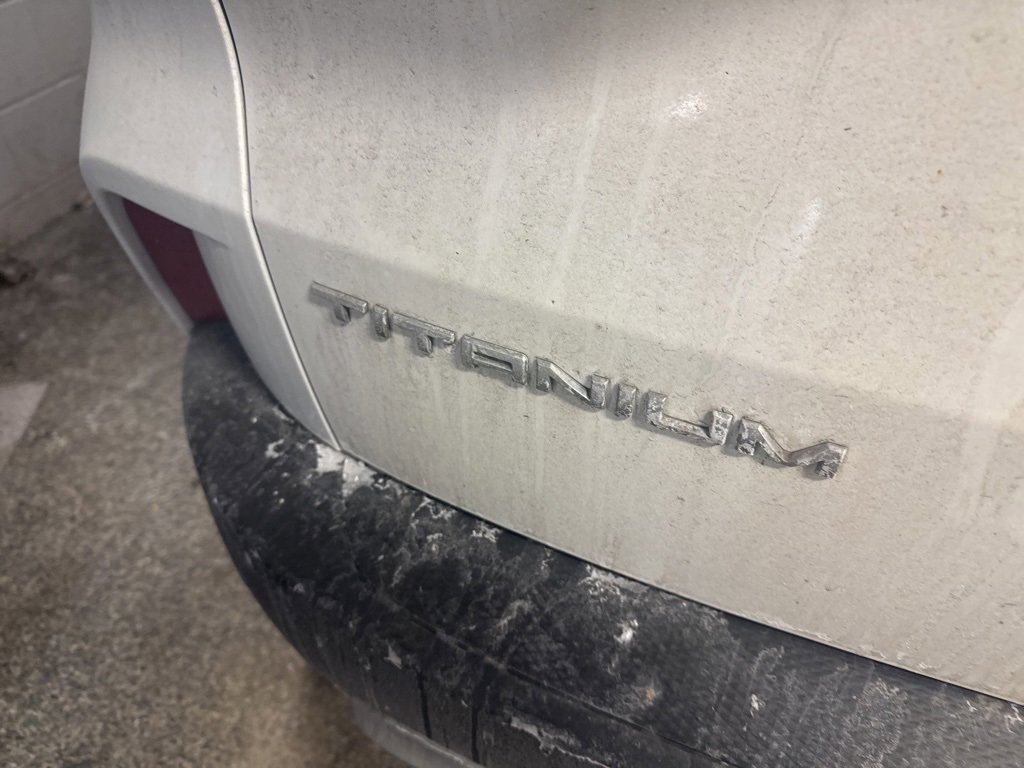 Used 2020 Ford Escape Titanium image 5