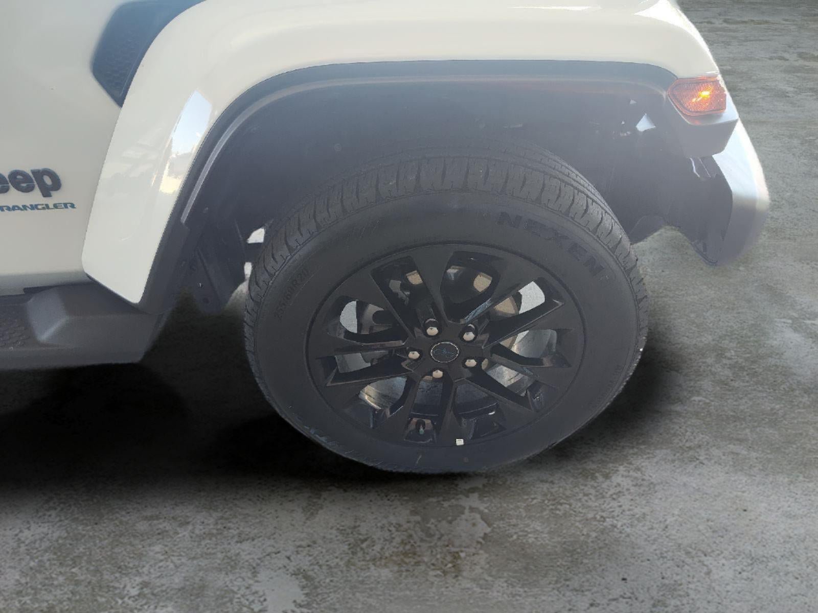 Used 2025 Jeep Wrangler Unlimited Sahara AWD/4WD image 22