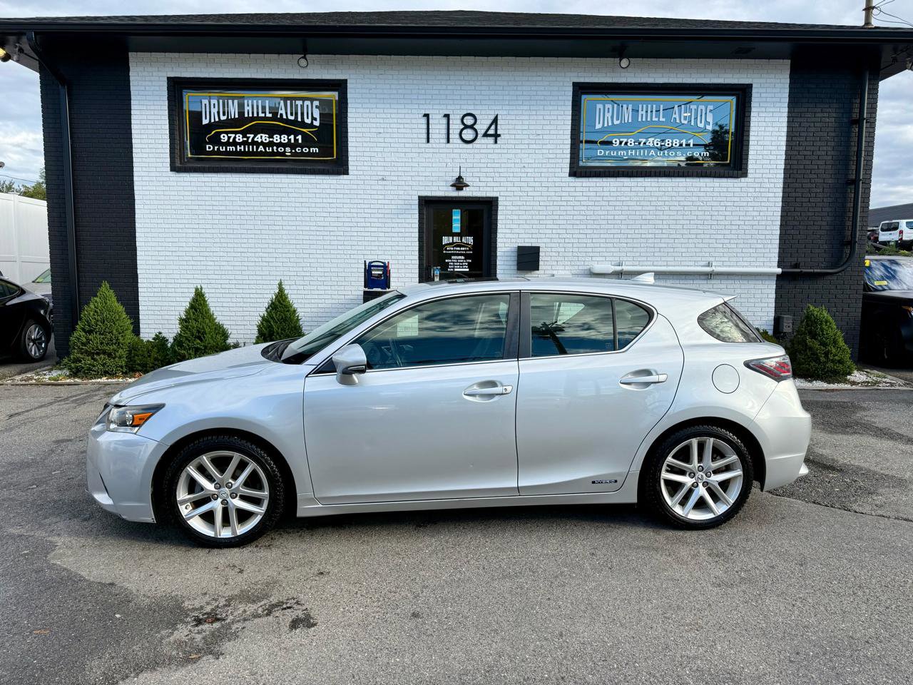 Used 2014 Lexus CT 200h FWD image 2