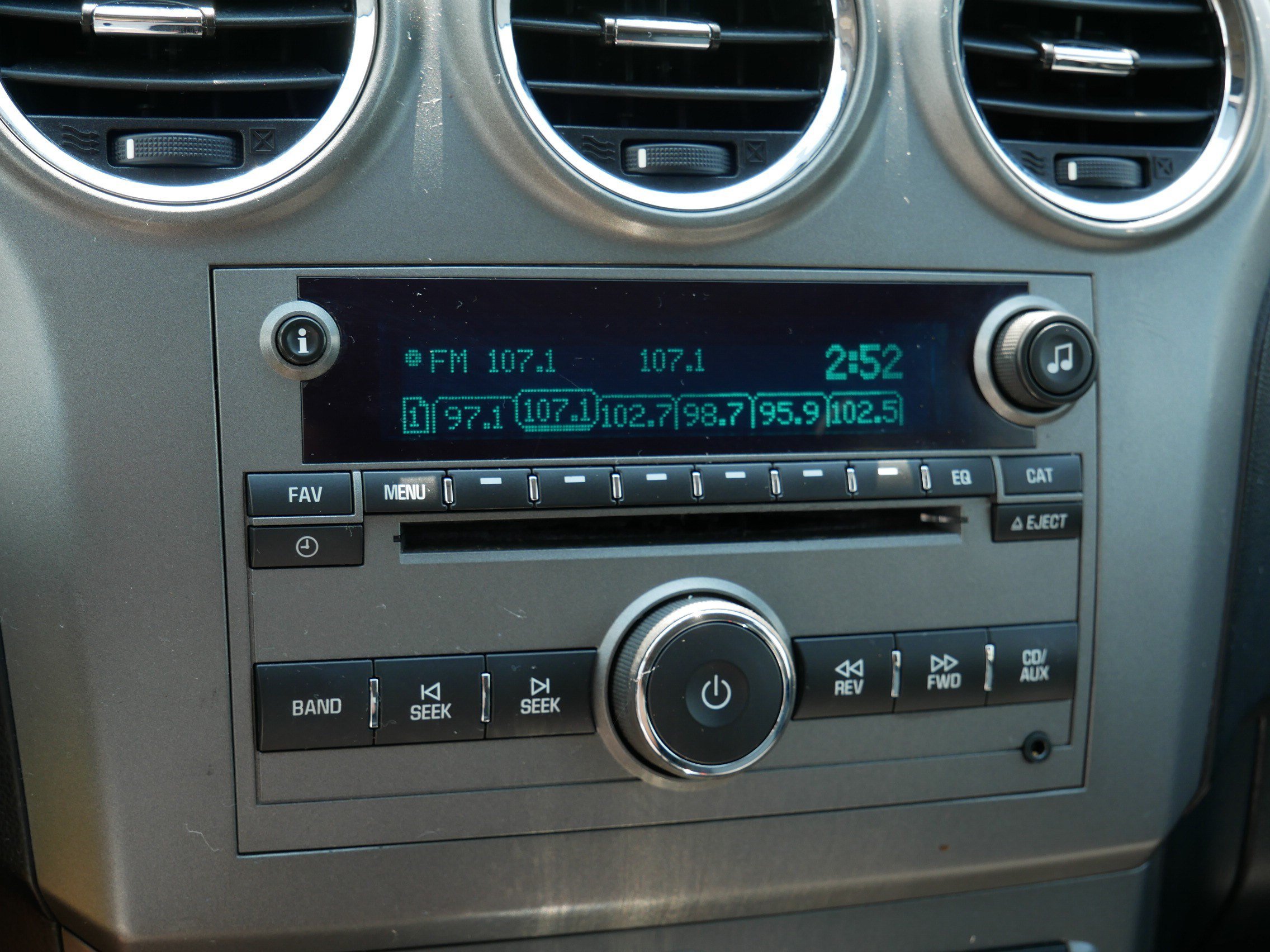 Used 2013 Chevrolet Captiva Sport LS FWD image 21