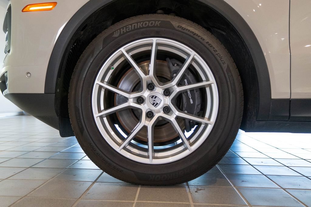 Certified 2026 Porsche Cayenne AWD/4WD image 11