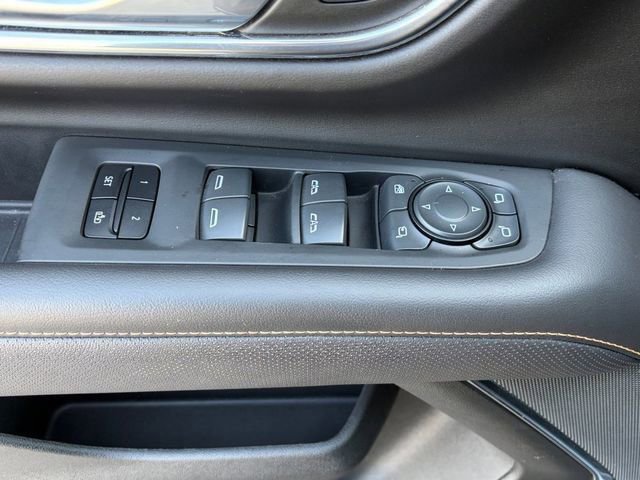 Used 2023 GMC Yukon XL AT4 w/ Technology Package image 4