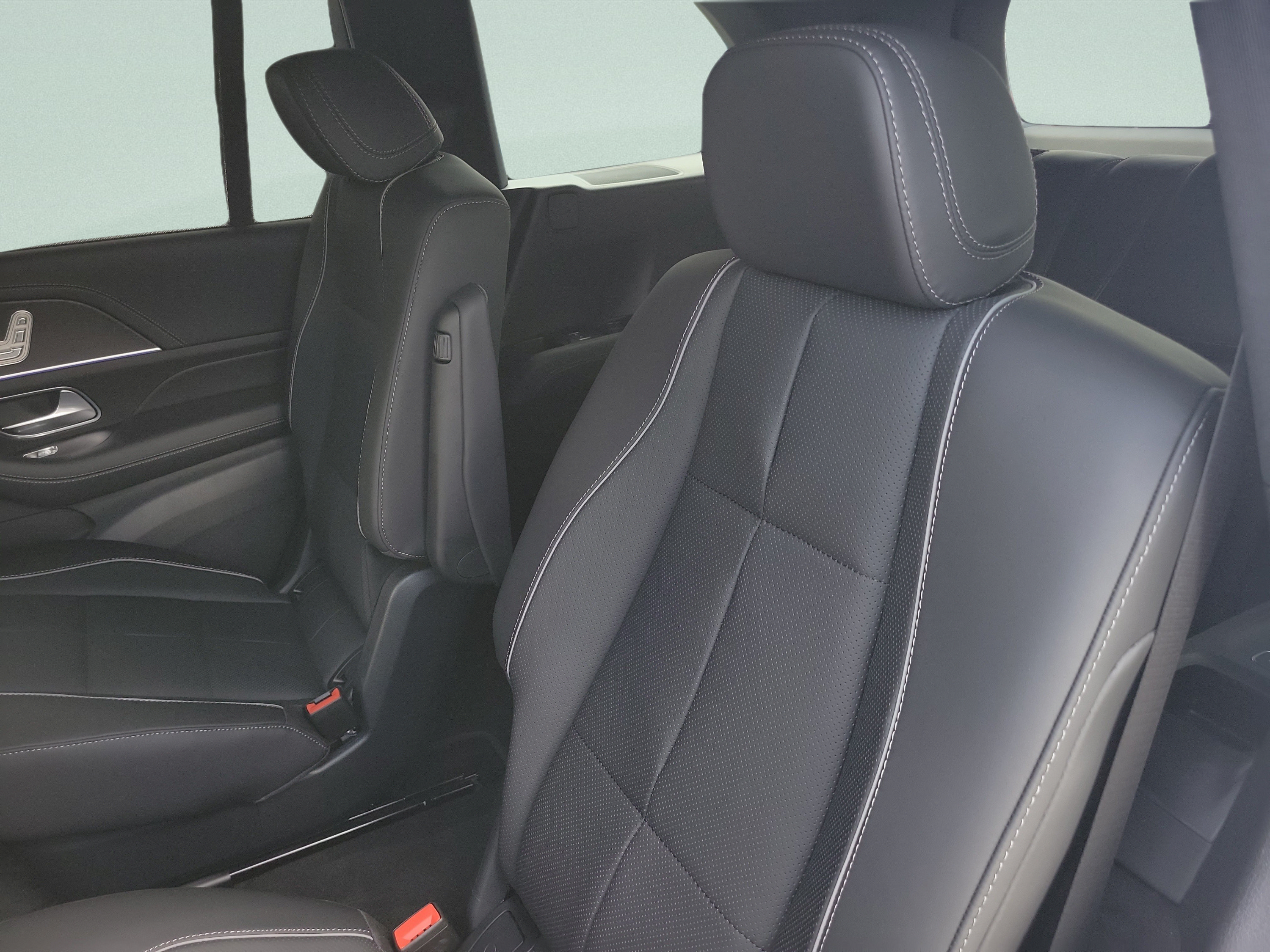 New 2026 Mercedes-Benz GLS 580 4MATIC image 9