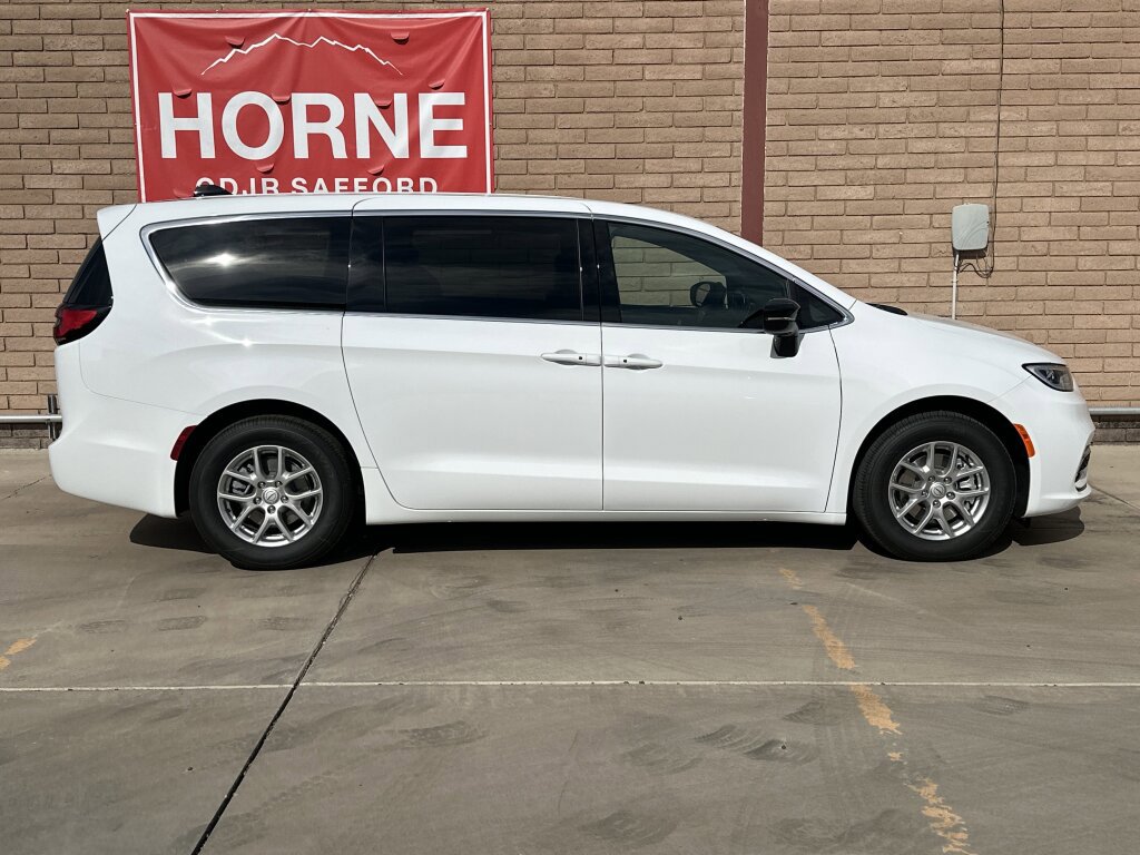 New 2026 Chrysler Pacifica Select image 7