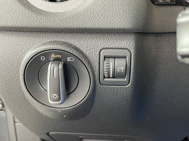 Used 2017 Volkswagen Tiguan S image 10