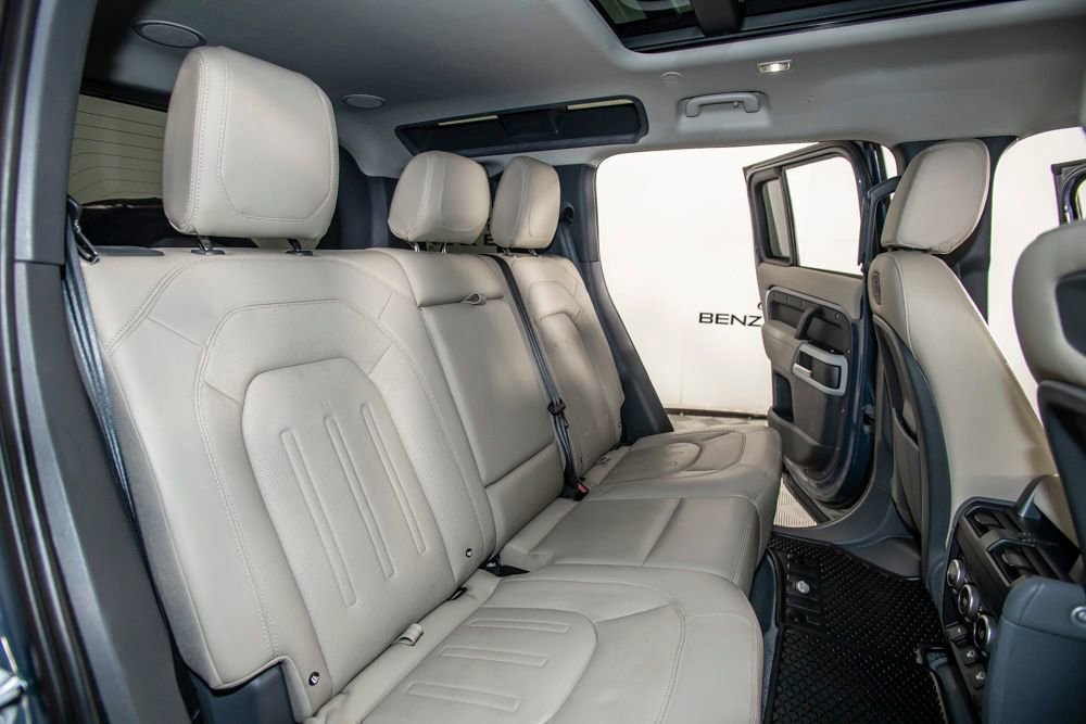 Used 2022 Land Rover Defender 110 SE image 17