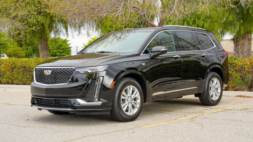 Certified 2025 Cadillac XT6 Luxury image 3