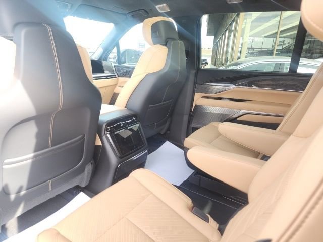 Used 2025 Cadillac Escalade IQ Sport 2 w/ LPO, ONYX Package image 11