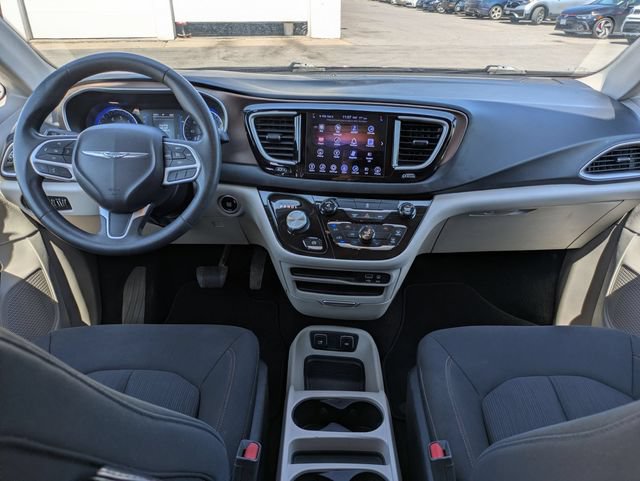 Used 2017 Chrysler Pacifica Touring FWD image 17