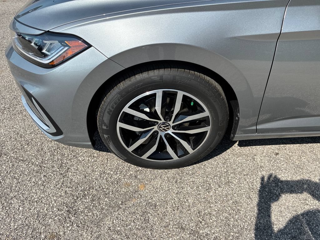 New 2026 Volkswagen Jetta SE FWD image 9