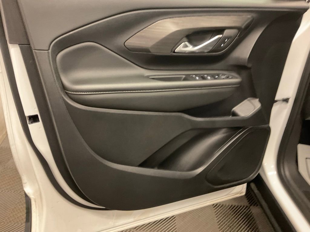 Used 2024 GMC Terrain SLE image 13