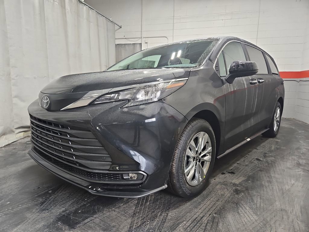 New 2026 Toyota Sienna XLE image 3