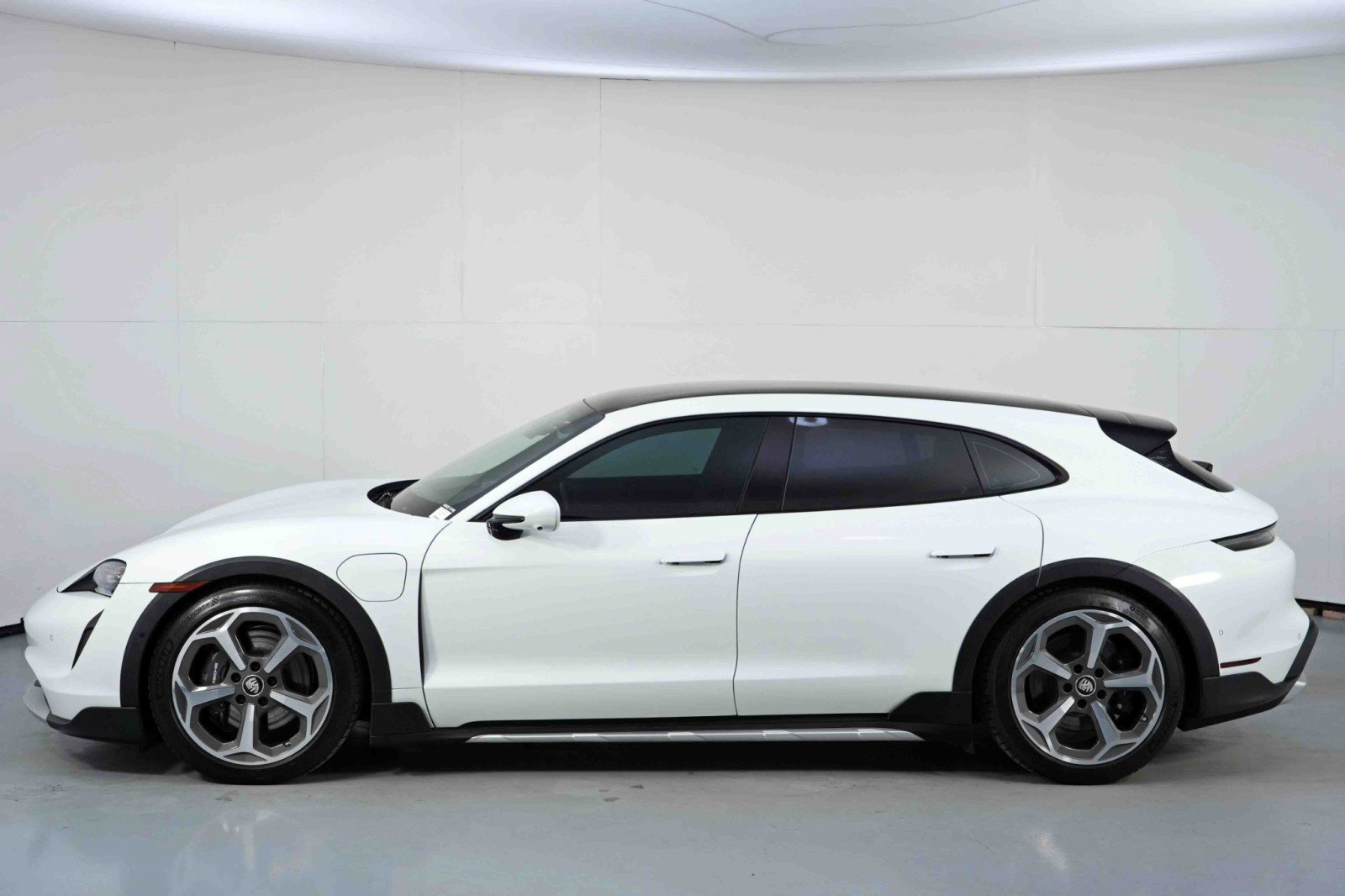 Used 2024 Porsche Taycan 4 Cross Turismo w/ Premium Package AWD/4WD image 51