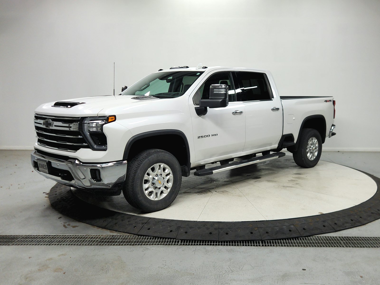 Used 2024 Chevrolet Silverado 2500 LTZ w/ LTZ Convenience Package AWD/4WD image 4