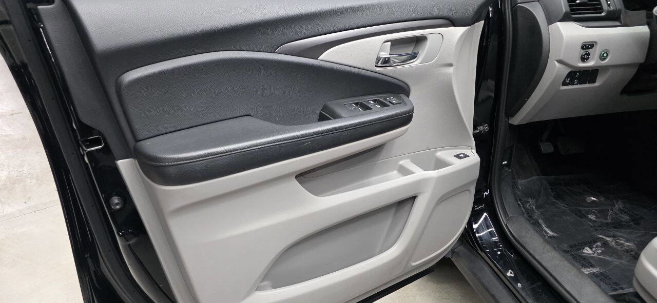 Used 2017 Honda Pilot EX image 12