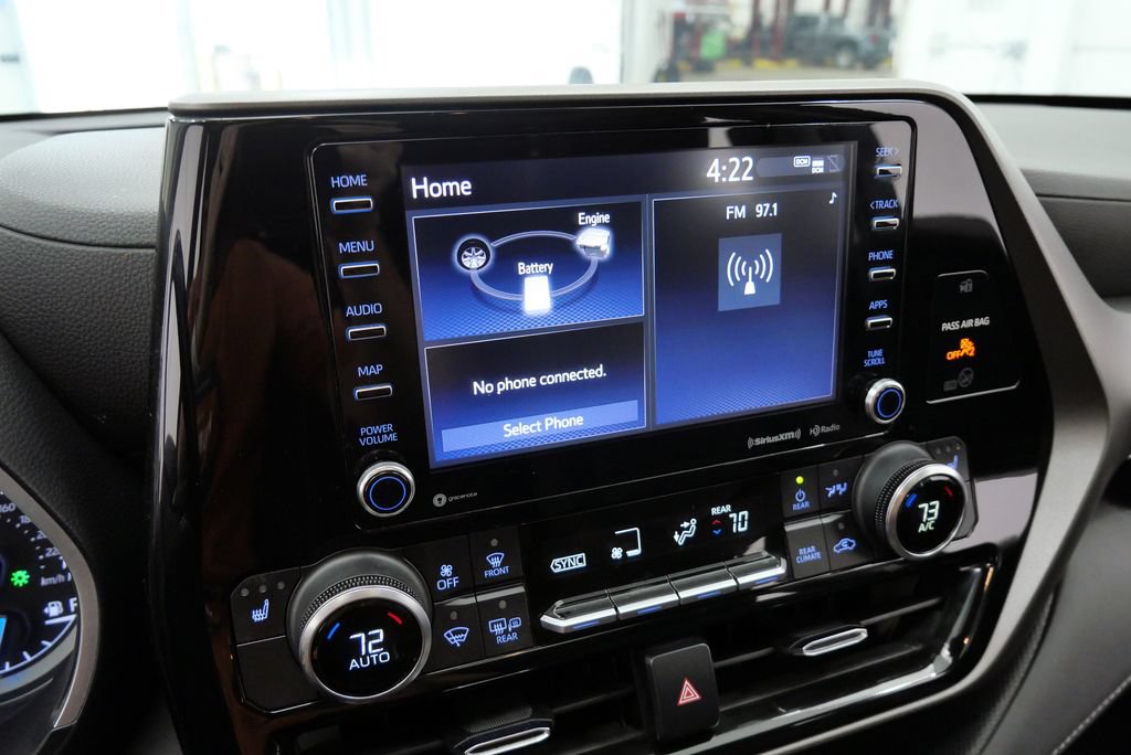 Used 2021 Toyota Highlander XLE AWD/4WD image 32
