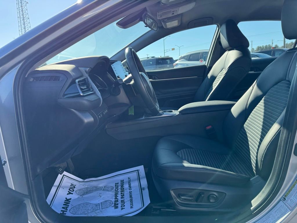 Used 2024 Toyota Camry SE image 12