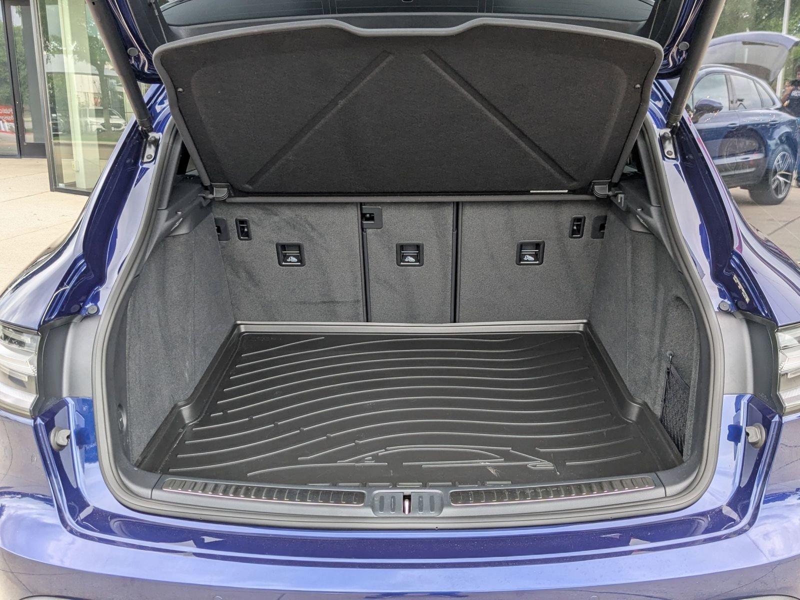 Certified 2026 Porsche Macan AWD/4WD image 23