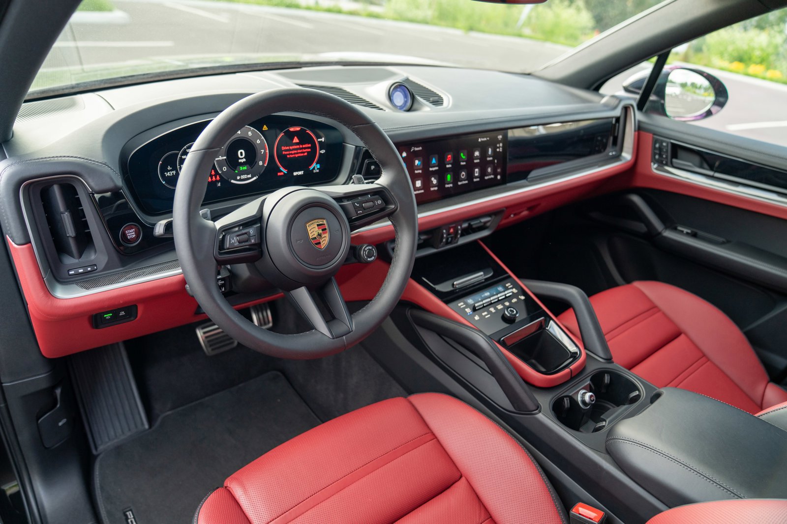 Certified 2025 Porsche Cayenne E-Hybrid AWD/4WD image 4