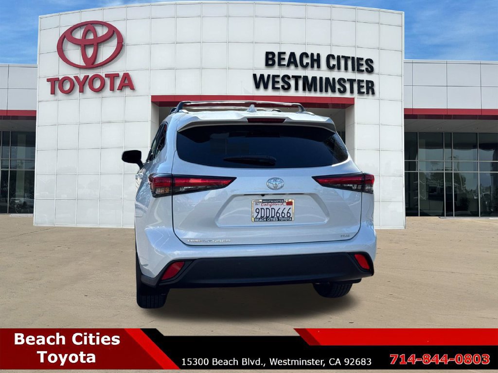 Used 2022 Toyota Highlander XLE FWD image 9