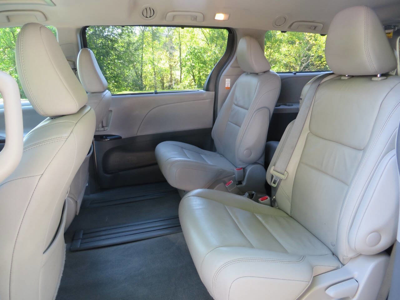 Used 2017 Toyota Sienna image 11