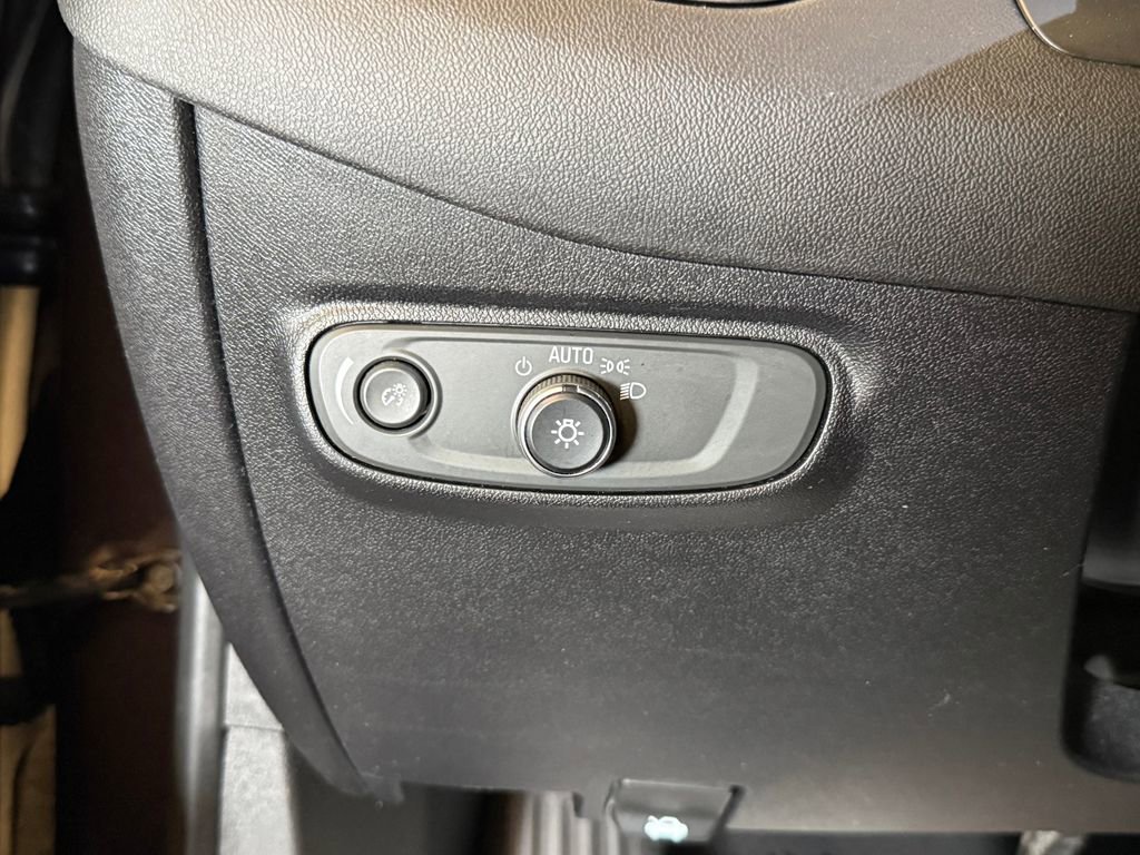 Used 2019 Chevrolet Equinox LS FWD image 18
