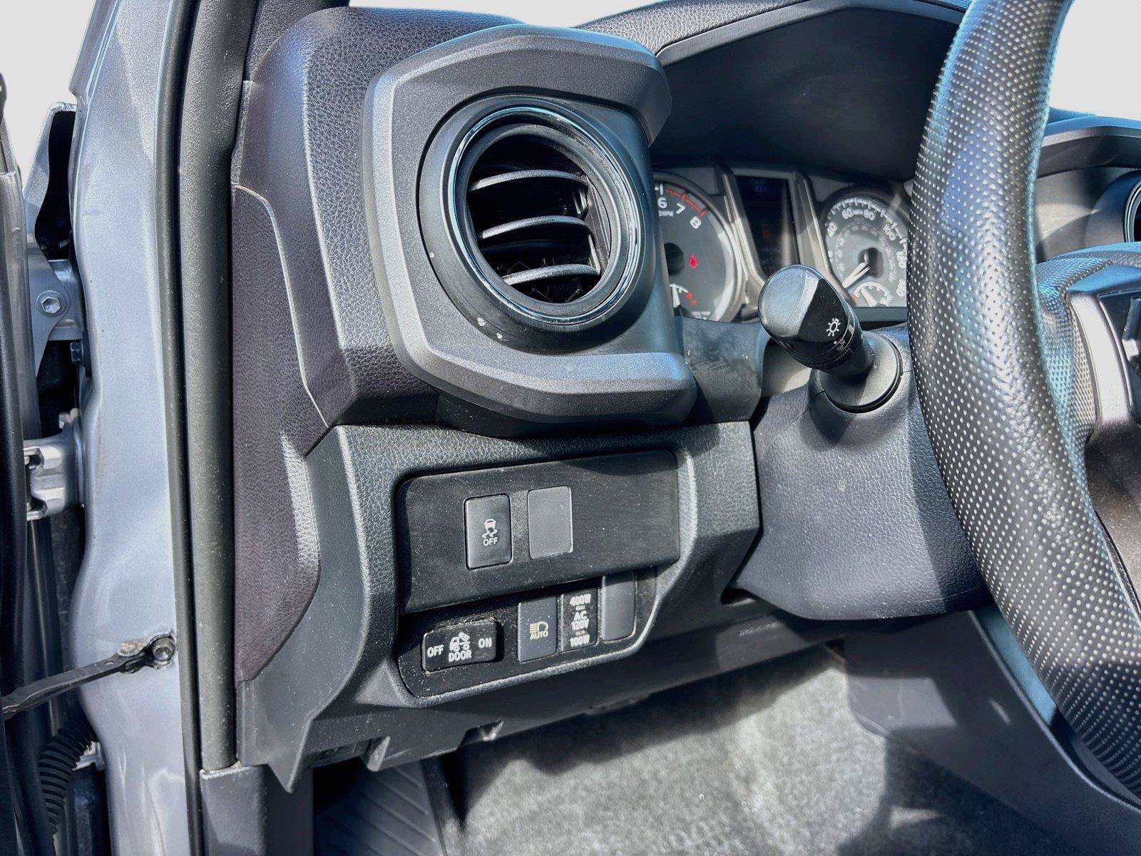 Used 2020 Toyota Tacoma TRD Sport w/ TRD Premium Sport Package AWD/4WD image 11
