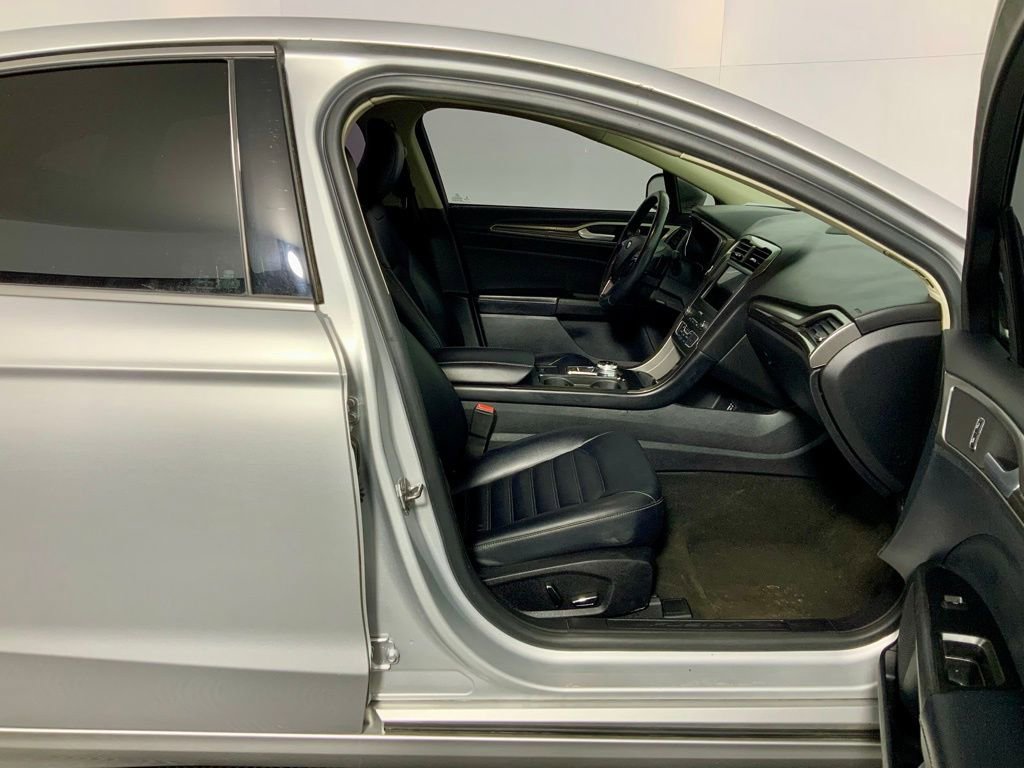 Used 2019 Ford Fusion SEL FWD image 39