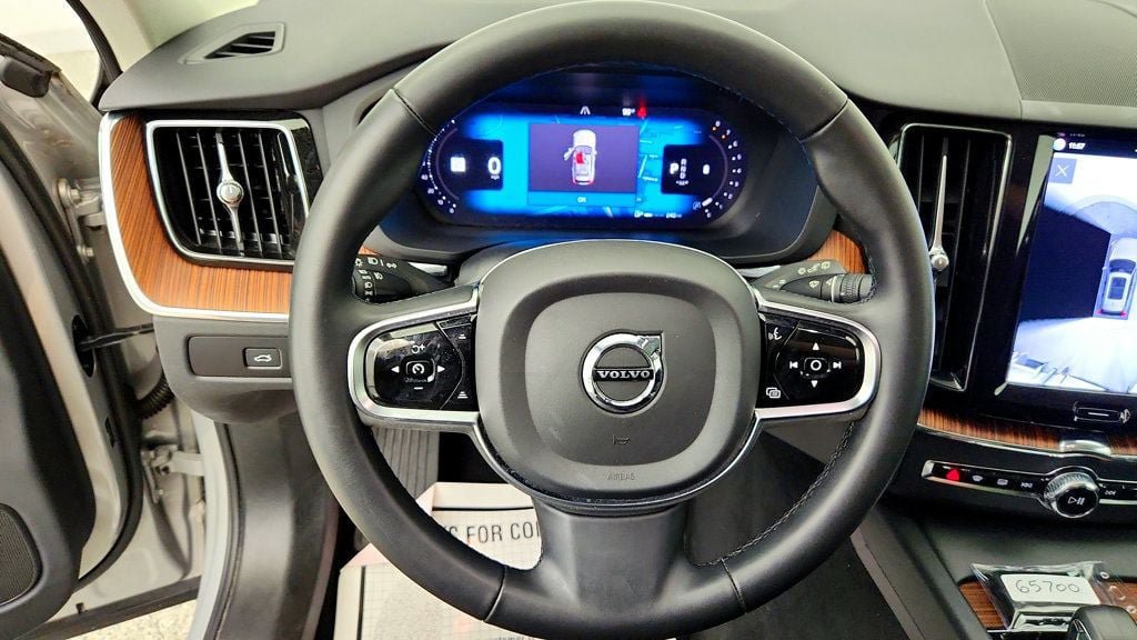 Used 2024 Volvo XC60 B5 Plus w/ Climate Package AWD/4WD image 13