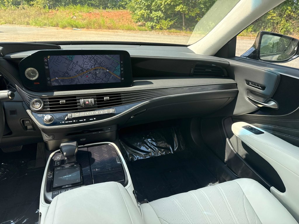 Used 2022 Lexus LS 500 w/ Interior Upgrade Package RWD image 15