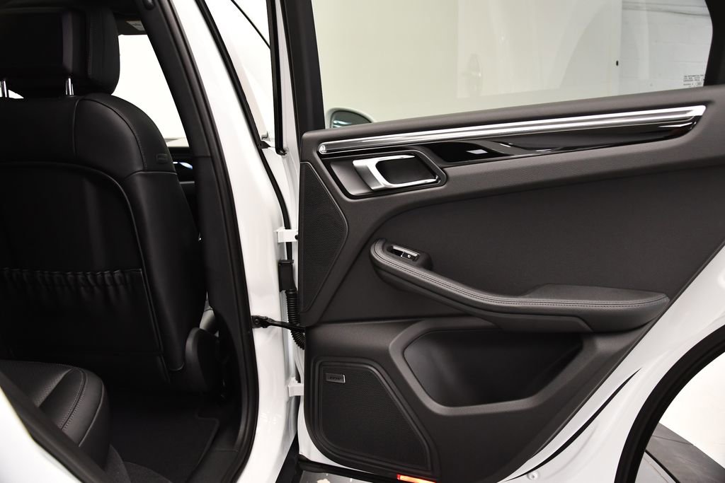 Used 2025 Porsche Macan image 47