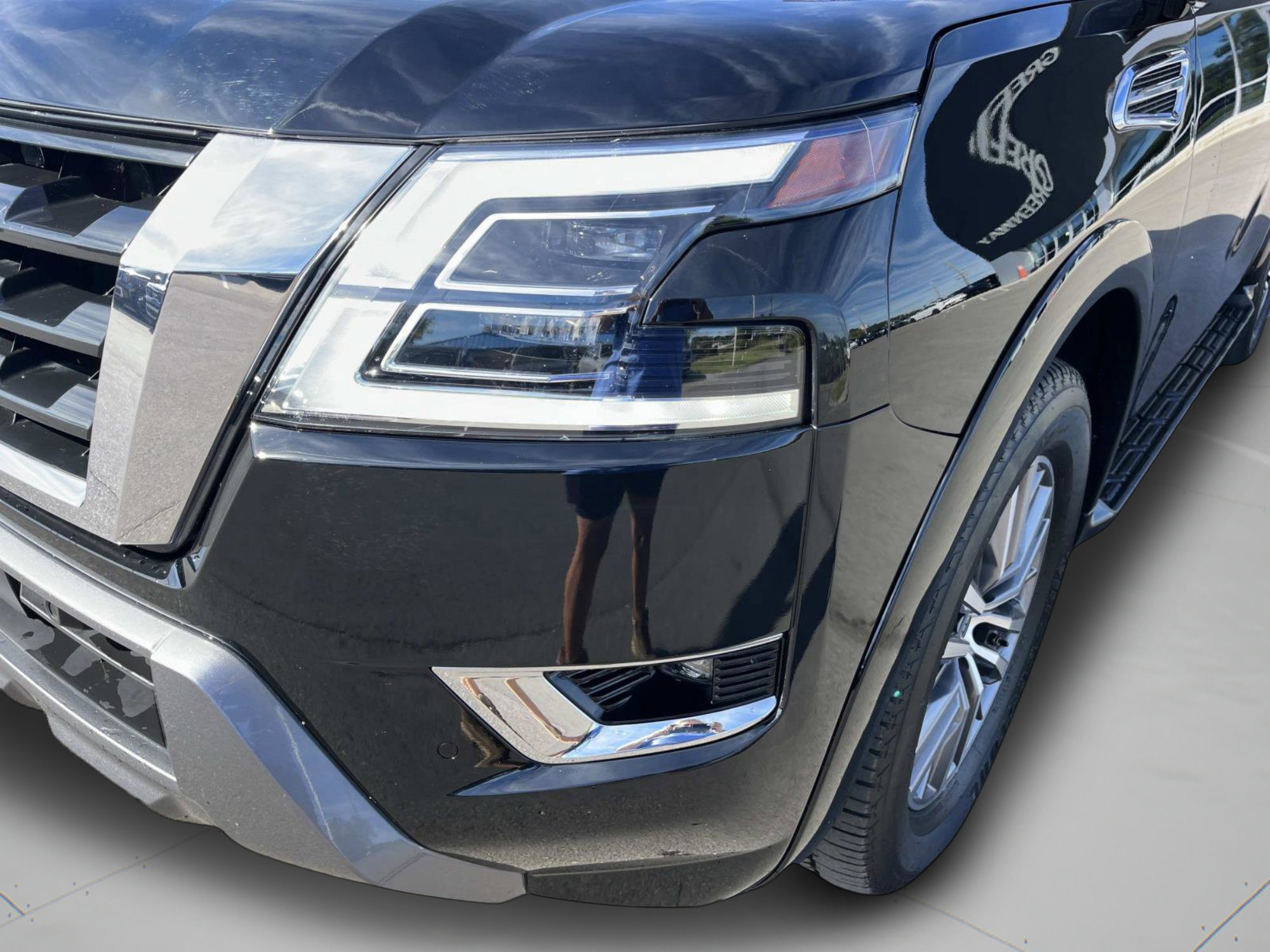 Used 2024 Nissan Armada SL w/ Captain's Chairs Package image 13